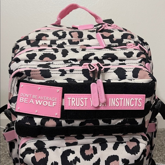 WOLFPAK | 45L BAGPACK LEOPARD PINK - Picture 8 of 9